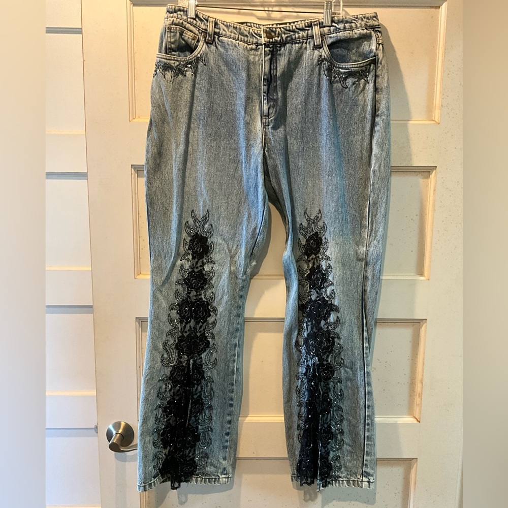Vintage Jeanology jeans embellished w/black beading & floral lace pattern. Sz 18